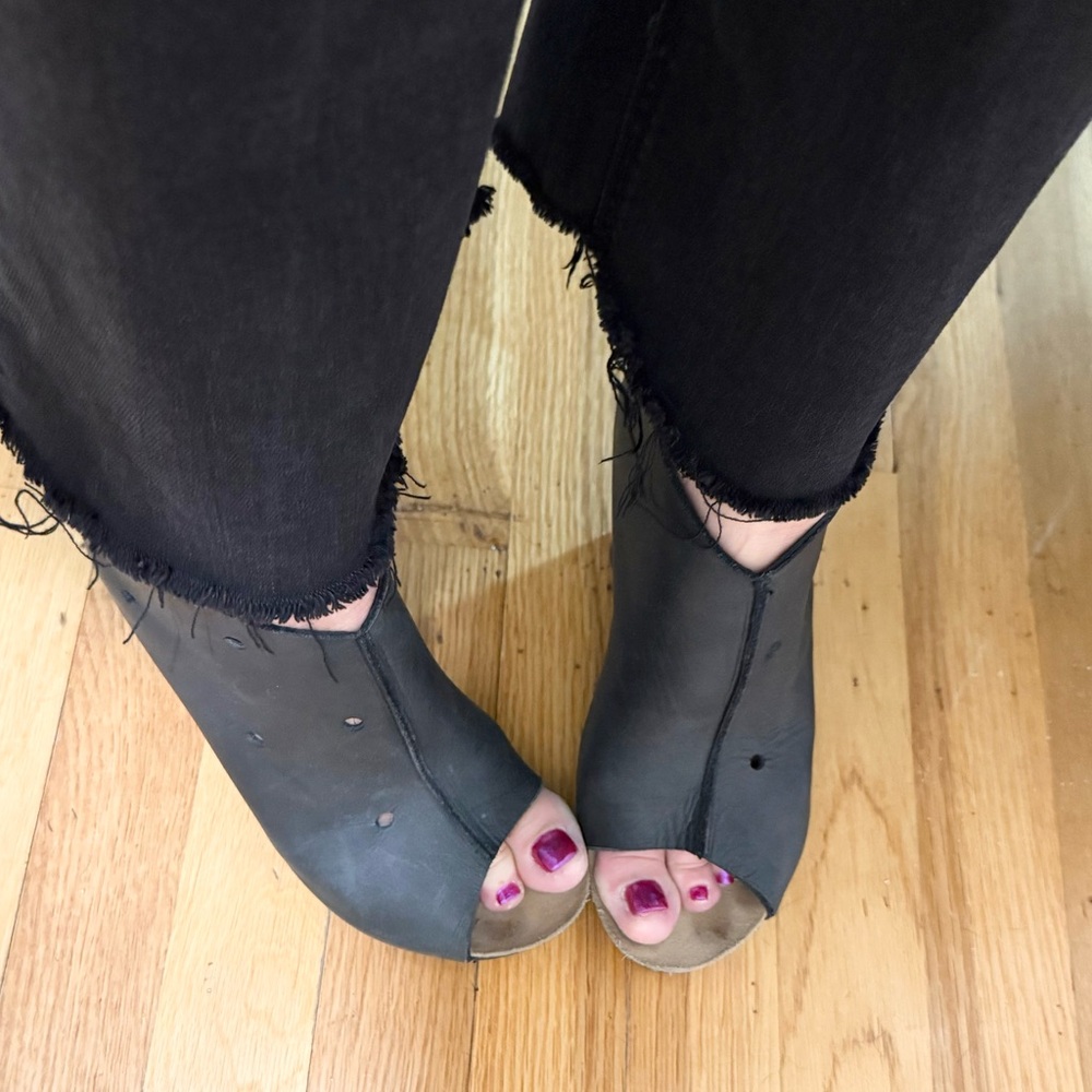 Peter Nōn Black Leather Open-Toe Wedge Ankle Booties